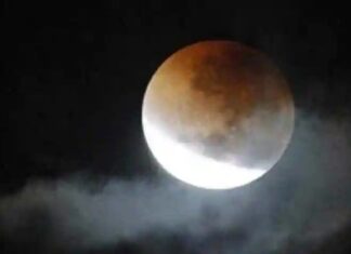 ਚੰਦਰ ਗ੍ਰਹਿਣ ਦੌਰਾਨ ਵਰਤੋਂ ਸਾਵਧਾਨੀਆਂ, ਅਸ਼ੁੱਭ ਨਤੀਜੇ ਮਿਲਣ ‘ਤੇ ਕਰੋ ਇਹ ਉਪਾਅ