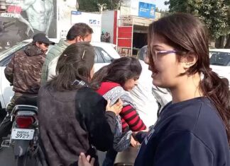 ਫੋਨ ਸਨੈਚਿੰਗ ਦੌਰਾਨ ਐਕਟਿਵਾ ਸਵਾਰ ਲੜਕੀਆਂ ਡਿੱਗੀਆਂ, 1 ਗੰਭੀਰ ਜ਼ਖਮੀ