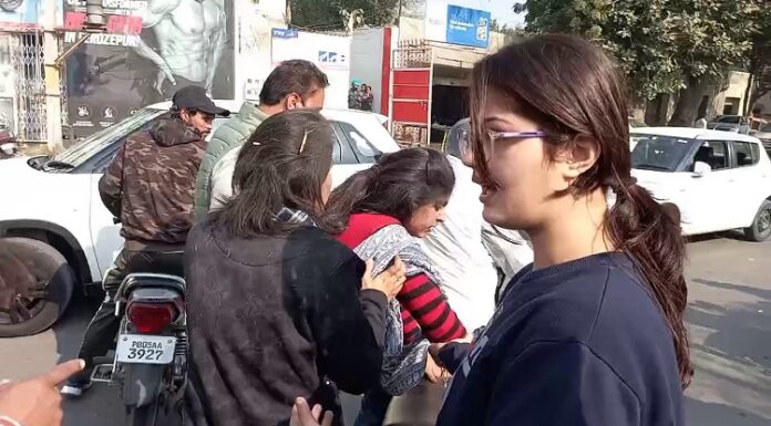 ਫੋਨ ਸਨੈਚਿੰਗ ਦੌਰਾਨ ਐਕਟਿਵਾ ਸਵਾਰ ਲੜਕੀਆਂ ਡਿੱਗੀਆਂ, 1 ਗੰਭੀਰ ਜ਼ਖਮੀ