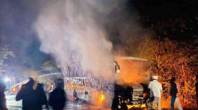 ਬਠਿੰਡਾ ‘ਚ ਹਾਦਸਾ : ਮੋਟਰਸਾਈਕਲ ਨਾਲ ਟੱਕਰ ਮਗਰੋਂ ਬੱਸ ਨੂੰ ਲੱਗੀ ਭਿਆਨਕ ਅੱਗ, ਦਿਓਰ-ਭਰਜਾਈ ਜ਼ਿੰਦਾ ਸੜੇ
