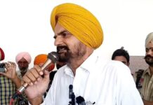 ਸਿੱਧੂ ਮੂਸੇਵਾਲਾ ਦੇ ਪਿਤਾ ਨੇ ਕਿਹਾ- ਫੋਟੋਆਂ ਦੇਖ ਕੇ ਪਰਚੇ ਪਾਏ ਜਾ ਰਹੇ ਨੇੇ ਪਰ 2 ਨੰ. ਦੇ ਅਸਲੇ ‘ਤੇ ਕੋਈ ਕੰਟਰੋਲ ਨਹੀਂ