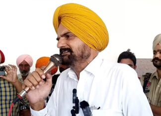 ਸਿੱਧੂ ਮੂਸੇਵਾਲਾ ਦੇ ਪਿਤਾ ਨੇ ਕਿਹਾ- ਫੋਟੋਆਂ ਦੇਖ ਕੇ ਪਰਚੇ ਪਾਏ ਜਾ ਰਹੇ ਨੇੇ ਪਰ 2 ਨੰ. ਦੇ ਅਸਲੇ ‘ਤੇ ਕੋਈ ਕੰਟਰੋਲ ਨਹੀਂ