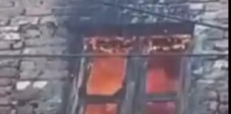 ਅੰਮ੍ਰਿਤਸਰ : ਚਾਹ ਬਣਾਉਂਦਿਆਂ ਤਾਕੀ ਕੋਲ ਟੰਗੇ ਕੱਪੜੇ ਤੋਂ ਫੈਲੀ ਅੱਗ ਨੇ ਪਹਿਲੀ ਮੰਜ਼ਿਲ ਸਾੜੀ, ਫਾਇਰ ਬ੍ਰਿਗੇਡ ਦੀਆਂ 3 ਗੱਡੀਆਂ ਨੂੰ ਅੱਗ ਬੁਝਾਉਣ ‘ਚ ਲੱਗੇ ਕਈ ਘੰਟੇ