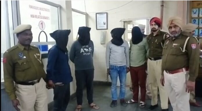 ਜਲਦੀ ਅਮੀਰ ਬਣਨ ਦੇ ਚੱਕਰ ‘ਚ ਚਾਰ ਦੋਸਤ ਇਨੋਵਾ ‘ਚ ਵੇਚਦੇ ਸਨ ਨਸ਼ਾ, 30 ਕਿੱਲੋ ਗਾਂਜੇ ਸਣੇ ਕਾਬੂ