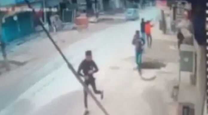 ਵੱਡੀ ਖਬਰ : ਫਰੀਦਕੋਟ ‘ਚ ਬੇਅਦਬੀ ਮਾਮਲੇ ਦੇ ਦੋਸ਼ੀ ਡੇਰਾ ਪ੍ਰੇਮੀ ਦਾ ਗੋਲੀਆਂ ਮਾਰ ਕੇ ਕਤਲ, ਘਟਨਾ ਸੀਸੀਟੀਵੀ ‘ਚ ਕੈਦ