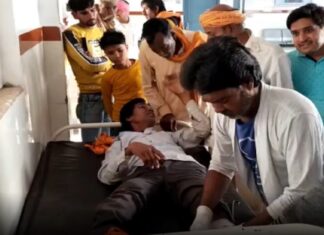 ਹਸਪਤਾਲ ‘ਚ ਸਵੀਪਰ ਨੇ ਲਾਏ ਜ਼ਖਮੀ ਦੇ ਟਾਂਕੇ, ਕਿਹਾ- ਡਾਕਟਰ ਨੂੰ ਕੁਝ ਨਹੀਂ ਆਉਂਦਾ, ਨਕਲ ਮਾਰ ਕੇ ਪਾਸ ਹੋਇਆ