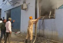 ਲੁਧਿਆਣਾ : ਜੀਨਸ ਪੈਂਟ ਦੀ ਫੈਕਟਰੀ ‘ਚ ਲੱਗੀ ਅੱਗ, ਇਲਾਕੇ ‘ਚ ਦਹਿਸ਼ਤ ਦਾ ਮਾਹੌਲ