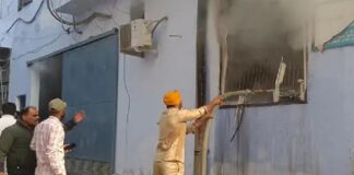 ਲੁਧਿਆਣਾ : ਜੀਨਸ ਪੈਂਟ ਦੀ ਫੈਕਟਰੀ ‘ਚ ਲੱਗੀ ਅੱਗ, ਇਲਾਕੇ ‘ਚ ਦਹਿਸ਼ਤ ਦਾ ਮਾਹੌਲ
