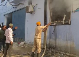 ਲੁਧਿਆਣਾ : ਜੀਨਸ ਪੈਂਟ ਦੀ ਫੈਕਟਰੀ ‘ਚ ਲੱਗੀ ਅੱਗ, ਇਲਾਕੇ ‘ਚ ਦਹਿਸ਼ਤ ਦਾ ਮਾਹੌਲ