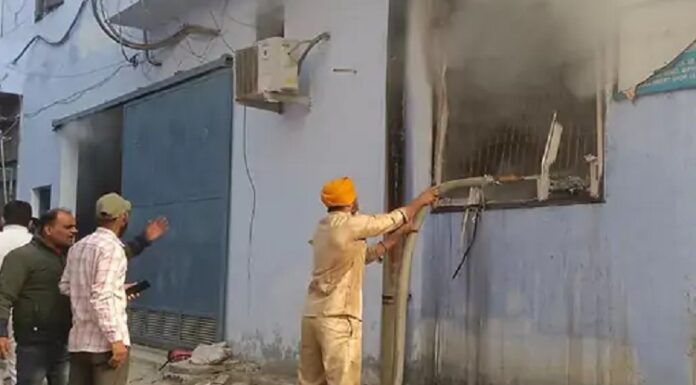 ਲੁਧਿਆਣਾ : ਜੀਨਸ ਪੈਂਟ ਦੀ ਫੈਕਟਰੀ ‘ਚ ਲੱਗੀ ਅੱਗ, ਇਲਾਕੇ ‘ਚ ਦਹਿਸ਼ਤ ਦਾ ਮਾਹੌਲ
