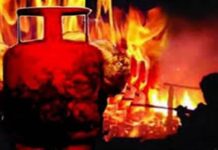 LPG ਸਿਲੰਡਰ ’ਚੋਂ ਨਾਜਾਇਜ਼ ਤੌਰ ‘ਤੇ ਛੋਟੇ ਸਿਲੰਡਰ ‘ਚ ਗੈਸ ਭਰਦਿਆਂ ਲੱਗੀ ਅੱਗ, ਮਹਿਲਾ ਦੀ ਮੌਤ