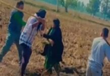 ਲੜਕੀ ਨੂੰ ਬਾਹਰ ਭੇਜਣ ਦੀ ਮਾਂ ਨੂੰ ਦਿੱਤੀ ਸਜ਼ਾ, ਬਸਪਾ ਪ੍ਰਧਾਨ ਅਤੇ ਪਰਿਵਾਰ ਨੇ ਗਲੀ ‘ਚ ਡਾਂਗਾਂ ਨਾਲ ਕੁੱਟੀ ਨੂੰਹ
