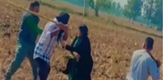 ਲੜਕੀ ਨੂੰ ਬਾਹਰ ਭੇਜਣ ਦੀ ਮਾਂ ਨੂੰ ਦਿੱਤੀ ਸਜ਼ਾ, ਬਸਪਾ ਪ੍ਰਧਾਨ ਅਤੇ ਪਰਿਵਾਰ ਨੇ ਗਲੀ ‘ਚ ਡਾਂਗਾਂ ਨਾਲ ਕੁੱਟੀ ਨੂੰਹ