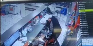 ਅੰਮ੍ਰਿਤਸਰ : ਪਿਸਤੌਲ ਦੀ ਨੋਕ ‘ਤੇ ਦੁਕਾਨ ਦੇ ਮੁਲਾਜ਼ਮਾਂ ਨਾਲ ਲੁੱਟਮਾਰ, ਘਟਨਾ ਸੀਸੀਟੀਵੀ ‘ਚ ਕੈਦ