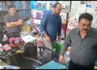 ਜਲੰਧਰ : ਫਗਵਾੜਾ ਗੇਟ ‘ਚ ਚੋਰਾਂ ਨੇ ਇਕੋ ਸਮੇਂ ਤਿੰਨ ਦੁਕਾਨਾਂ ਨੂੰ ਬਣਾਇਆ ਨਿਸ਼ਾਨਾ