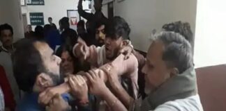 ਫਗਵਾੜਾ ਸਿਵਲ ਹਸਪਤਾਲ ‘ਚ ਹੰਗਾਮਾ, ਟਰੇਨ ਦੀ ਲਪੇਟ ‘ਚ ਆਏ ਨੌਜਵਾਨ ਦੇ ਪਰਿਵਾਰਕ ਮੈਂਬਰਾਂ ਨੇ ਡਾਕਟਰ ਨੂੰ ਕੁੱਟਿਆ