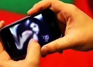 ਮੈਟਰੀਮੋਨੀਅਲ ਸਾਈਟ ‘ਤੇ ਫਸਿਆ ਨੌਜਵਾਨ : WhatsApp ‘ਤੇ ਨਗਨ ਵੀਡੀਓ ਰਿਕਾਰਡ ਕਰ ਕੇ ਮੰਗੇ ਪੈਸੇ, ਨਾ ਦੇਣ ‘ਤੇ ਵਾਇਰਲ ਕਰਨ ਦੀ ਦਿੱਤੀ ਧਮਕੀ