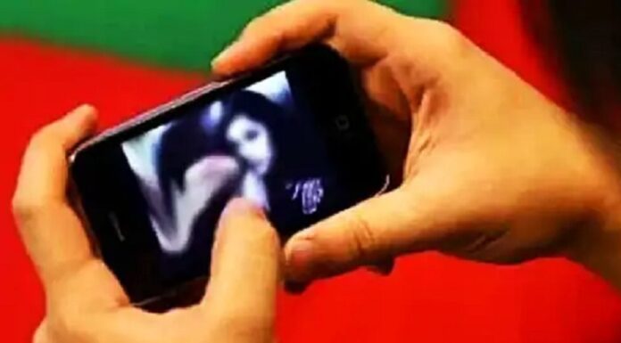 ਮੈਟਰੀਮੋਨੀਅਲ ਸਾਈਟ ‘ਤੇ ਫਸਿਆ ਨੌਜਵਾਨ : WhatsApp ‘ਤੇ ਨਗਨ ਵੀਡੀਓ ਰਿਕਾਰਡ ਕਰ ਕੇ ਮੰਗੇ ਪੈਸੇ, ਨਾ ਦੇਣ ‘ਤੇ ਵਾਇਰਲ ਕਰਨ ਦੀ ਦਿੱਤੀ ਧਮਕੀ