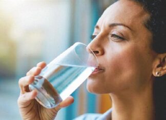 ਸਾਵਧਾਨ ! ਜ਼ਰੂਰਤ ਤੋਂ ਜ਼ਿਆਦਾ ਪਾਣੀ ਪੀਣਾ ਹੋ ਸਕਦੈ ਸਿਹਤ ਲਈ ਖਤਰਨਾਕ