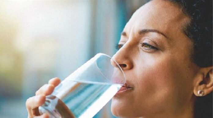 ਸਾਵਧਾਨ ! ਜ਼ਰੂਰਤ ਤੋਂ ਜ਼ਿਆਦਾ ਪਾਣੀ ਪੀਣਾ ਹੋ ਸਕਦੈ ਸਿਹਤ ਲਈ ਖਤਰਨਾਕ