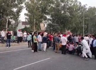 ਸ਼ਿਵ ਸੈਨਾ ਨੇ ਅੰਮ੍ਰਿਤਸਰ ‘ਚ ਹਾਈਵੇ ਕੀਤਾ ਜਾਮ, ਸੂਰੀ ਨੂੰ ਸ਼ਹੀਦ ਦਾ ਦਰਜਾ ਦੇਣ ਦੀ ਮੰਗ