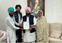 ਮੂਸੇਵਾਲਾ ਦੇ ਮਾਤਾ-ਪਿਤਾ ਨੇ ਮੰਤਰੀ ਬੈਂਸ ਨਾਲ ਕੀਤੀ ਮੁਲਾਕਾਤ, ਪਿੰਡ ਦੇ ਸਕੂਲ ‘ਚ 9 ਖਾਲੀ ਅਹੁਦੇ ਭਰਨ ਦੀ ਕੀਤੀ ਮੰਗ