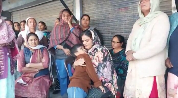 ਅੰਮ੍ਰਿਤਸਰ : ਡਰਾਇਵਰੀ ਦਾ ਕੰਮ ਕਰਦੇ ਸਿਕੰਦਰ ਦੀ ਮੌਤ ਬਣੀ ਬੁਝਾਰਤ, ਘਰਦਿਆਂ ਦਾ ਦੋਸ਼- ਮਾਲਕਾਂ ਤੋਂ ਰਹਿੰਦਾ ਸੀ ਪਰੇਸ਼ਾਨ