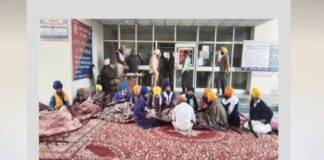 ਸ਼ਿਵ ਸੈਨਾ ਨੇਤਾ ਸੋਨੀ ‘ਤੇ ਕਾਰਵਾਈ ਲਈ ਰਜਾਈਆਂ-ਕੰਬਲ ਲੈ ਕੇ ਨਿਹੰਗ ਸਿੰਘਾਂ ਨੇ ਲਾ ਲਿਆ SSP ਦਫਤਰ ਬਾਹਰ ਪੱਕਾ ਡੇਰਾ