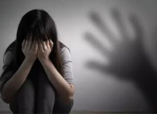 ਲੁਧਿਆਣਾ : ਸਕੂਲ ਜਾ ਰਹੀ ਨਾਬਾਲਗਾ ਨੂੰ ਮੰਦਿਰ ਲਿਜਾ ਕੇ ਜ਼ਬਰਦਸਤੀ ਮਾਂਗ ‘ਚ ਭਰਿਆ ਸਿੰਦੂਰ, ਫਿਰ ਰੇਪ ਕਰਕੇ ਘਰ ਮੂਹਰੇ ਸੁੱਟਿਆ