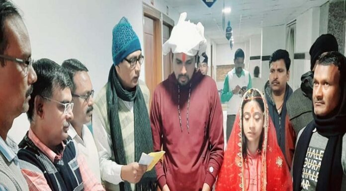 ICU ‘ਚ ਹੋਇਆ ਅਨੋਖਾ ਵਿਆਹ, ਬੀਮਾਰ ਮਾਂ ਦੇ ਕਹਿਣ ‘ਤੇ ਧੀ ਬਣੀ ਦੁਲਹਨ, ਕੁਝ ਦੇਰ ਬਾਅਦ ਮਾਂ ਜਹਾਨ ਤੋਂ ਹੋਈ ਰੁਖਸਤ