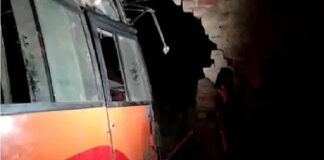 ਸੰਘਣੀ ਧੁੰਦ ਨੇ ਡਰਾਈਵਰ ਦਾ ਗੁਆਇਆ ਕੰਟਰੋਲ, ਬੱਸ ਕੰਧ ਢਾਹ ਕੇ ਸ਼ਰਾਬ ਦੇ ਗੋਦਾਮ ‘ਚ ਹੋਈ ਦਾਖਲ