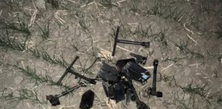 ਤਰਨਤਾਰਨ ਸਰਹੱਦ ‘ਤੇ ਖੇਤਾਂ ‘ਚ ਮਿਲਿਆ ਡਰੋਨ, ਪੁਲਸ ਅਤੇ BSF ਟੁੱਕੜੇ ਇਕੱਠੇ ਕਰ ਕੇ ਜਾਂਚ ‘ਚ ਜੁਟੀ