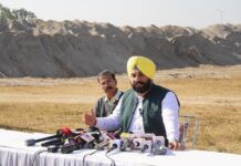 ਵੱਡੀ ਖਬਰ : ਪੰਜਾਬ ਸਰਕਾਰ ਵੱਲੋਂ ਰੇਤ ਅਤੇ ਬੱਜਰੀ ਲਈ ਪਹਿਲਾ ਵਿਕਰੀ ਕੇਂਦਰ ਸ਼ੁਰੂ, ਹਰ ਜ਼ਿਲੇ ‘ਚ ਇਹ ਕੇਂਦਰ ਖੋਲ੍ਹਣ ਦਾ ਕੀਤਾ ਐਲਾਨ