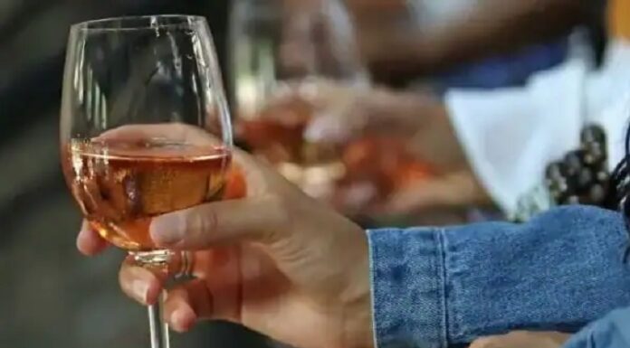 ਸ਼ਰਾਬ ਦੇ ਸ਼ੌਕੀਨ ਇਕ ਦਿਨ ‘ਚ ਕਿੰਨੇ ਲਾ ਸਕਦੇ ਹਨ ਪੈੱਗ, ਪੜ੍ਹੋ ਸਿਹਤ ਦੇ ਭਲੇ ਲਈ ਜਾਣਕਾਰੀ