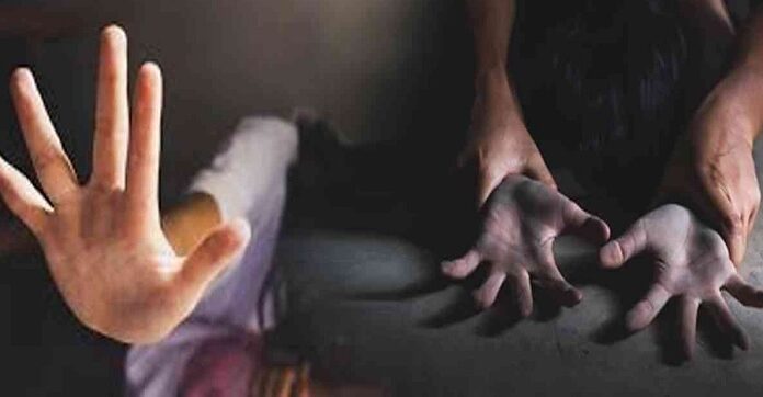 ਲੁਧਿਆਣਾ : ਸਕੂਲ ਲਾਇਬ੍ਰੇਰੀਅਨ ਨੇ 10ਵੀਂ ਦੀ ਵਿਦਿਆਰਥਣ ਨੂੰ ਡਰਾ-ਧਕਮਾ ਕੇ ਬਣਾਇਆ ਹਵਸ ਦਾ ਸ਼ਿਕਾਰ