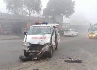 ਲੁਧਿਆਣਾ : ਟਿੱਬਾ ਪੁਲ ‘ਤੇ ਬੱਸ ਤੇ ਐਂਬੂਲੈਂਸ ਦੀ ਹੋਈ ਟੱਕਰ, ਲੋਕਾਂ ‘ਚ ਮੱਚੀ ਹਫੜਾ-ਦਫੜੀ