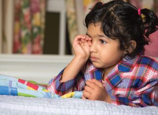 ਡਰ ਅਤੇ ਚਿੰਤਾ ਕਾਰਨ ਬੱਚਿਆਂ ਨੂੰ ਨਹੀਂ ਆ ਰਹੀ ਗੂੜ੍ਹੀ ਨੀਂਦ, ਮਾਪੇ ਇੰਝ ਕਰਨ ਬੱਚੇ ਨਾਲ ਵਿਵਹਾਰ