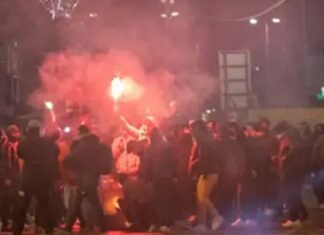 ਅਰਜਨਟੀਨਾ ਤੋਂ ਮਿਲੀ ਹਾਰ ਤੋਂ ਬਾਅਦ ਫਰਾਂਸ ‘ਚ ਦੰਗੇ ਸ਼ੁਰੂ ; ਹਜ਼ਾਰਾਂ ਪ੍ਰਸ਼ੰਸਕ ਹਿੰਸਕ ਹੋਏ, ਵਾਹਨ ਤੋੜੇ ਅਤੇ ਲਾਈ ਅੱਗ