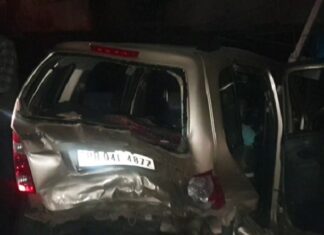 ਸੜਕ ਕਿਨਾਰੇ ਖੜੀ ਕਾਰ ਨੂੰ ਪਿੱਛਿਓਂ ਤੇਜ਼ ਰਫ਼ਤਾਰ ਕਾਰ ਨੇ ਮਾਰੀ ਟੱਕਰ, ਮਹਿਲਾ ਦੀ ਦਰਦਨਾਕ ਮੌਤ, ਤਿੰਨ ਜ਼ਖਮੀ