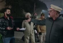 ਜਲੰਧਰ : ਕਾਰ ‘ਤੇ ਲਾਲ ਤੇ ਨੀਲੀ ਬੱਤੀ ਲਾ ਕੇ ਘੁੰਮ ਰਿਹਾ ਨੌਜਵਾਨ ਕਾਬੂ