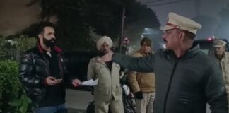 ਜਲੰਧਰ : ਕਾਰ ‘ਤੇ ਲਾਲ ਤੇ ਨੀਲੀ ਬੱਤੀ ਲਾ ਕੇ ਘੁੰਮ ਰਿਹਾ ਨੌਜਵਾਨ ਕਾਬੂ