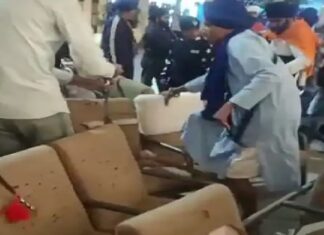 ਜਲੰਧਰ : ਗੁਰਦੁਆਰੇ ਦੇ ਪ੍ਰਧਾਨ ਨੇ ਅੰਮ੍ਰਿਤਪਾਲ ਦੇ ਸਮਰਥਕਾਂ ਦਾ ਕੀਤਾ ਵਿਰੋਧ, ਕਿਹਾ- ਮਰਿਆਦਾ ਦੀ ਗੱਲ ਕਰਨ ਵਾਲੇ ਖੁਦ ਮਰਿਆਦਾ ਭੁੱਲੇ