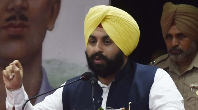 ਵੱਡਾ ਅਪਡੇਟ : ਸਿੱਖਿਆ ਮੰਤਰੀ ਵਲੋਂ ਜਾਤ ਤੇ ਬਰਾਦਰੀ ਅਧਾਰਿਤ ਨਾਵਾਂ ਵਾਲੇ ਸਾਰੇ ਸਰਕਾਰੀ ਸਕੂਲਾਂ ਦੇ ਨਾਮ ਬਦਲਣ ਦੇ ਹੁਕਮ