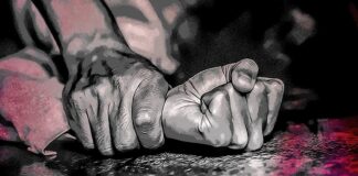 ਸੰਗਰੂਰ : 11ਵੀਂ ਦੀ ਵਿਦਿਆਰਥਣ ਨਾਲ ਅਧਿਆਪਕ ਨੇ ਕੀਤਾ ਬਲਾਤਕਾਰ, ਕਿਸਾਨ ਜਥੇਬੰਦੀਆਂ ਨੇ ਪੀੜਤ ਪਰਿਵਾਰ ਨਾਲ ਰਲ਼ ਕੇ ਸਕੂਲ ਘੇਰਿਆ