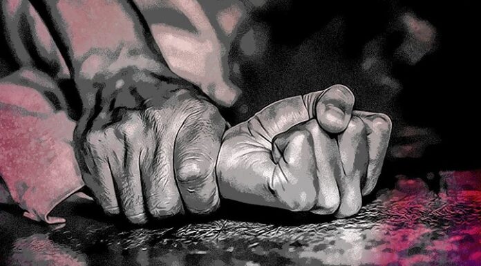 ਸੰਗਰੂਰ : 11ਵੀਂ ਦੀ ਵਿਦਿਆਰਥਣ ਨਾਲ ਅਧਿਆਪਕ ਨੇ ਕੀਤਾ ਬਲਾਤਕਾਰ, ਕਿਸਾਨ ਜਥੇਬੰਦੀਆਂ ਨੇ ਪੀੜਤ ਪਰਿਵਾਰ ਨਾਲ ਰਲ਼ ਕੇ ਸਕੂਲ ਘੇਰਿਆ