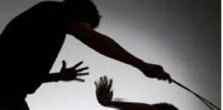 ਖੁਸਰਿਆਂ ਦੇ ਹੱਥ-ਪੈਰ ਬੰਨ੍ਹ ਕੇ ਡੰਡਿਆਂ ਨਾਲ ਕੁੱਟਿਆ