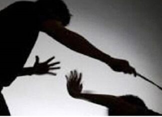 ਖੁਸਰਿਆਂ ਦੇ ਹੱਥ-ਪੈਰ ਬੰਨ੍ਹ ਕੇ ਡੰਡਿਆਂ ਨਾਲ ਕੁੱਟਿਆ