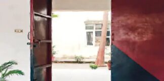 ਲਾਪ੍ਰਵਾਹੀ ! ਬਿਨਾਂ ਮੇਨ ਗੇਟ ਨੂੰ ਤਾਲਾ ਲਾਏ ਸੌ ਗਏ ਪੁਲਿਸ ਮੁਲਾਜ਼ਮ, 2 ਲੁਟੇਰੇ ਮੌਕਾ ਦੇਖ ਕੇ ਹੋ ਗਏ ਫਰਾਰ