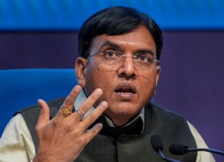 ਚੀਨ ‘ਚ ਕੋਰੋਨਾ ਫਿਸਫੋਟ ਤੋਂ ਬਾਅਦ ਭਾਰਤ ਅਲਰਟ, ਕੇਂਦਰੀ ਸਿਹਤ ਮੰਤਰੀ ਨੇ ਅਧਿਕਾਰੀਆਂ ਦਿੱਤੇ ਇਹ ਨਿਰਦੇਸ਼