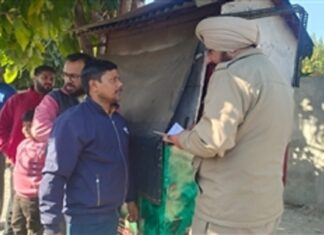 ਜਲੰਧਰ : ਨਿਹੰਗ ਸਿੰਘਾਂ ਨੇ ਬੀੜੀ-ਸਿਗਰਟ ਦੇ ਖੋਖੇ ਨੂੰ ਲਗਾ ਦਿੱਤੀ ਅੱਗ, ਮਾਲਿਕ ਨੇ ਭੱਜ ਕੇ ਬਚਾਈ ਜਾਨ